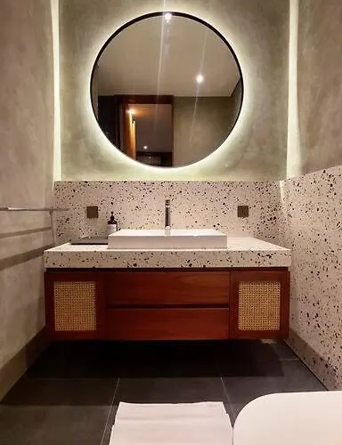 Akhila 3 - 2 Bedroom Modern Tropical At The Heart Of *